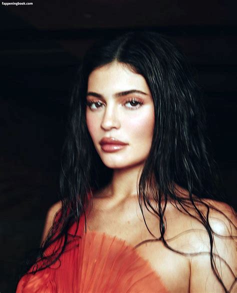 Kylie Jenner sits naked in a niqab (Islamic full face veil) to mock us Muslims in the infuriating photo above… If that was not bad enough, Kylie then adds insult to injury by staging the "candid" photos below of her blasphemously bulbous boobs and butt in a thong bikini while vacationing on a yacht. ..